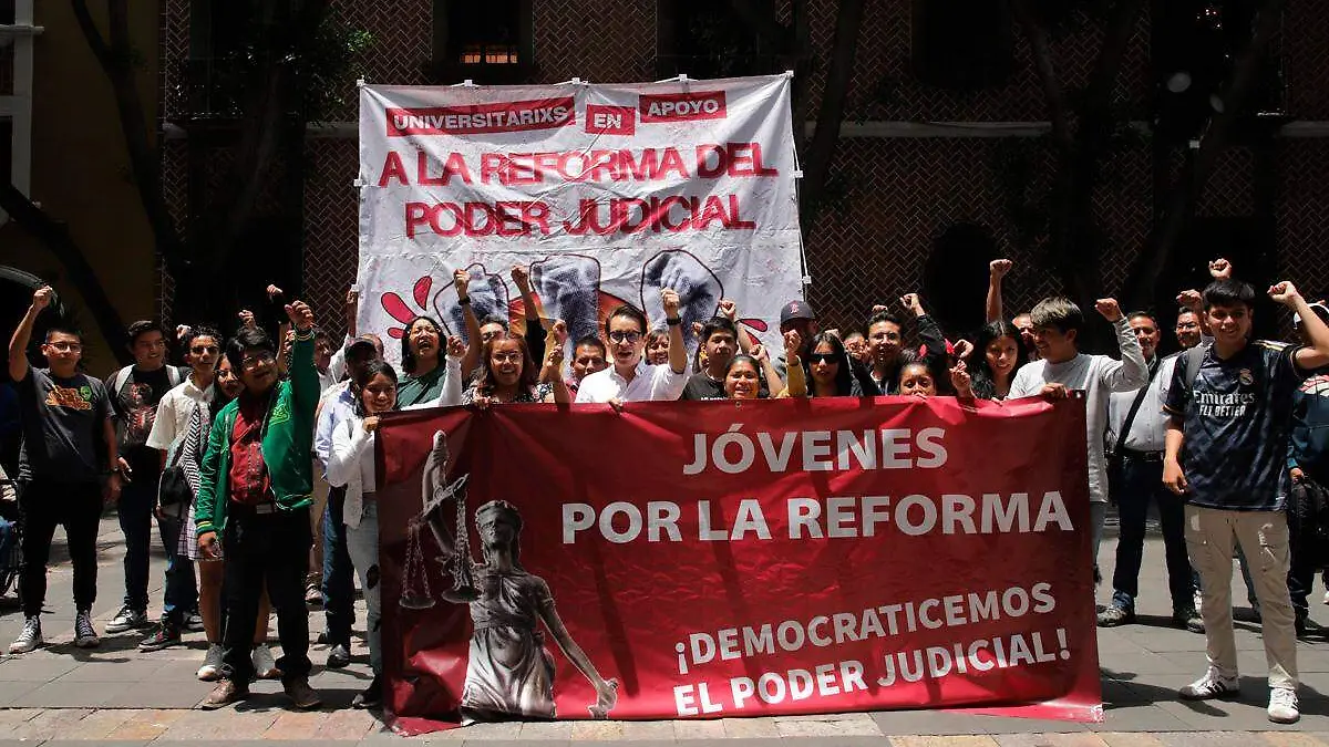 jovenes expresan su apoyo a reformas de Lopez Obrador